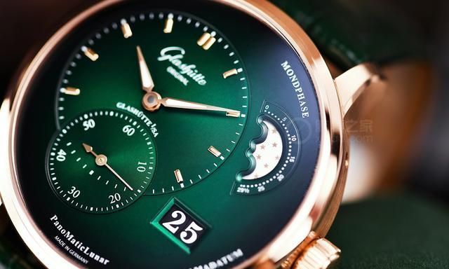 腕间的绿意 来看看格拉苏蒂原创的新绿表