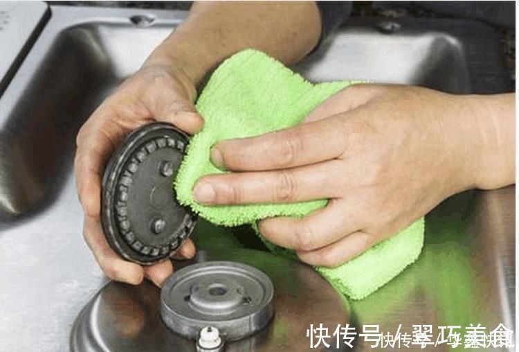 抹布|煤气灶天天擦还是脏家政阿姨教你一招,像新买回来的一样干净