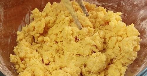 酥脆|家里有面粉不要做馒头了，加点玉米面进去，蓬松酥脆，一口酥掉渣