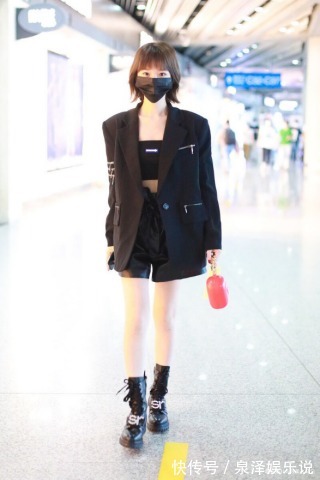 包臀裙 西装+运动内衣简直绝了!秋天这样穿得炸街,早秋穿搭安排好了