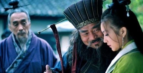 政治|蔡邕为何替董卓之死伤感?同样受恩于董卓,王允又为何要杀害蔡邕