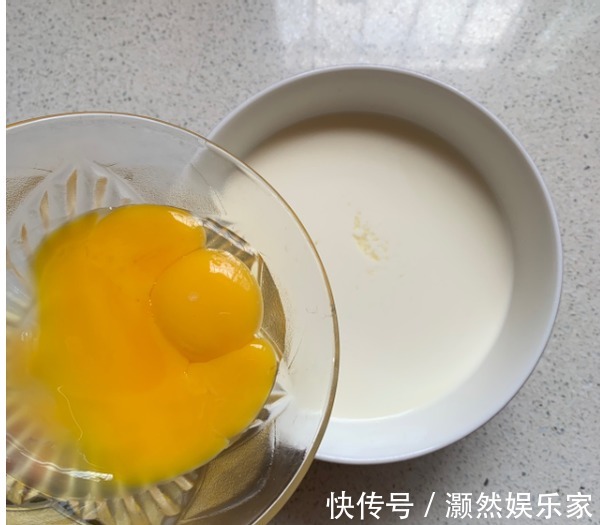 烤箱|1个鸡蛋1盒奶，搅一搅烤一烤就上桌，蓬松柔软，比蛋糕还好吃