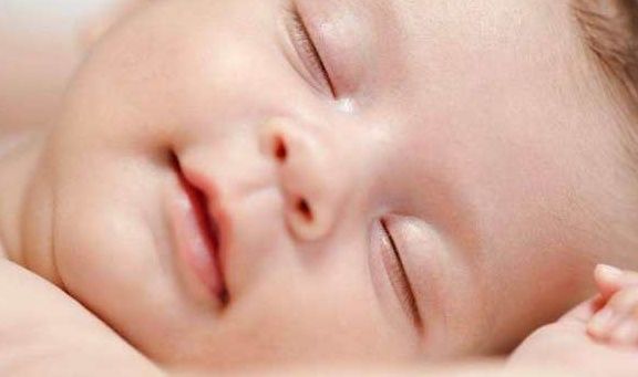 家长们|宝宝睡觉时，出现这4种状况，别担心，可能进入了“猛长期”