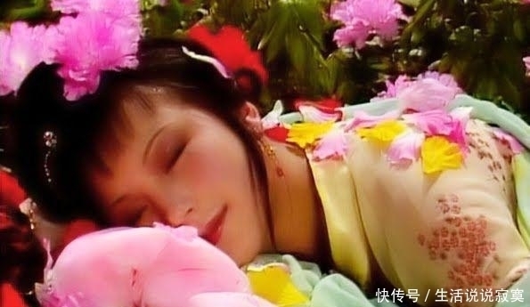 薛宝钗|贾元春失宠后,薛宝钗做了三件事,件件绝情,让王夫人心痛不已