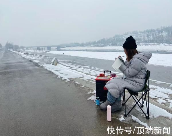 插画#雪景美如画，郑州插画师贾鲁河边写生