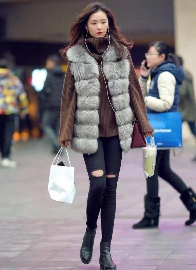 非常的显精神还更加的减龄，牛仔裤轻松的穿出时尚达人气质