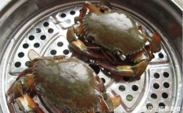 蒸出来的螃|蒸螃蟹,直接上锅蒸就“废”了,这2步很关键,蟹肉鲜嫩不流黄