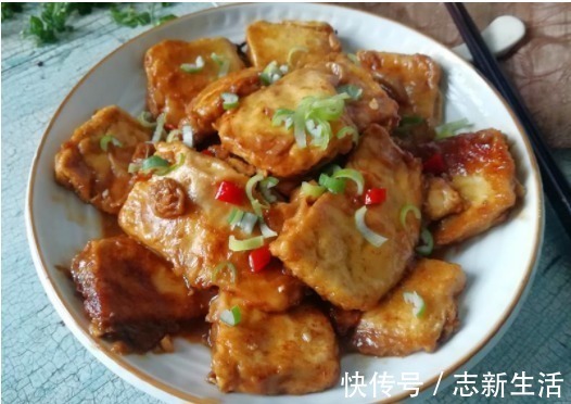 半碗面粉,一块豆腐,两个鸡蛋,教你豆腐独特做法,和吃肉一样香
