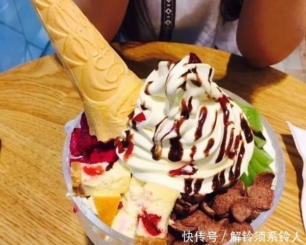 积食|7岁男娃脾虚不长个?医生:4种食物比辣条还伤脾胃,趁早管住嘴