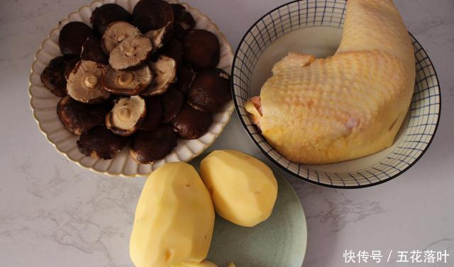 烧土豆|鸡腿烧土豆的做法最典型的家常菜，味道和营养都到位