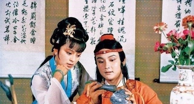 西厢记$李纨和探春有多厌恶薛宝钗?一次出言反驳,一次讥笑