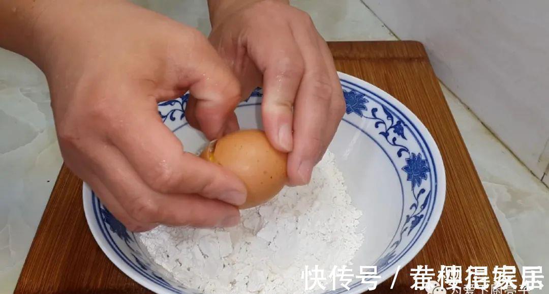 自制千层烤花卷做法，两手一捏，吃着比大鱼大肉还香，上桌全吃光