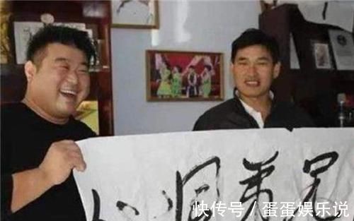 朱之文!朱之文“书法”又涨价了,一幅卖10万,学者:书法家比不过文盲?