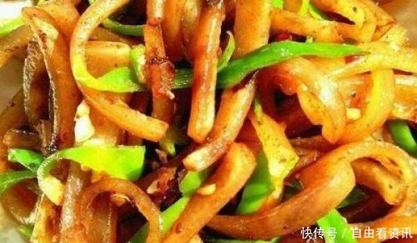 内含丰富的胶原蛋白,女人变美的秘诀,经常吃一吃,美丽不显老