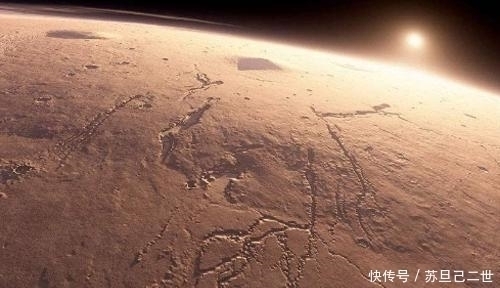 火星 美国探测器拍到火星上惊人一幕，科学家推断有盐有水有生命