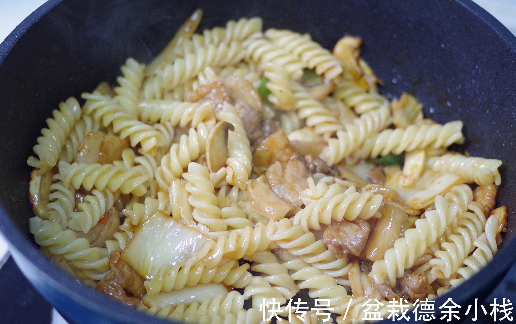 五花肉|泡菜烤肉酱意面,低脂美食,轻松易做的减肥餐