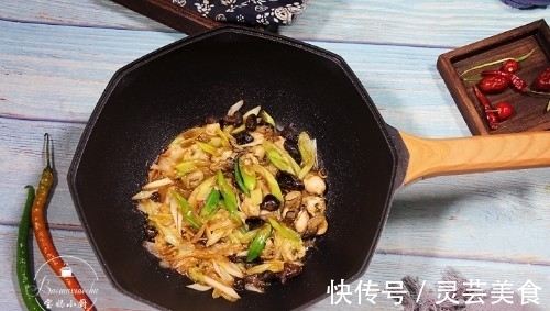 秋天的大葱,炒着吃才香,此食材一放,鲜美,秋季要吃