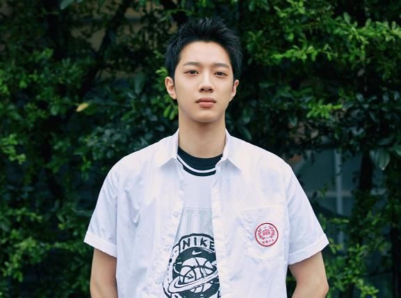 赖冠霖归国后成糊咖同是南韩归国艺人,黄明昊朱正廷凭啥大火