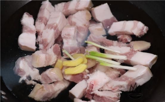 红烧肉好吃有诀窍,教你“3招”轻松解决,肥肉不腻,瘦肉不柴!