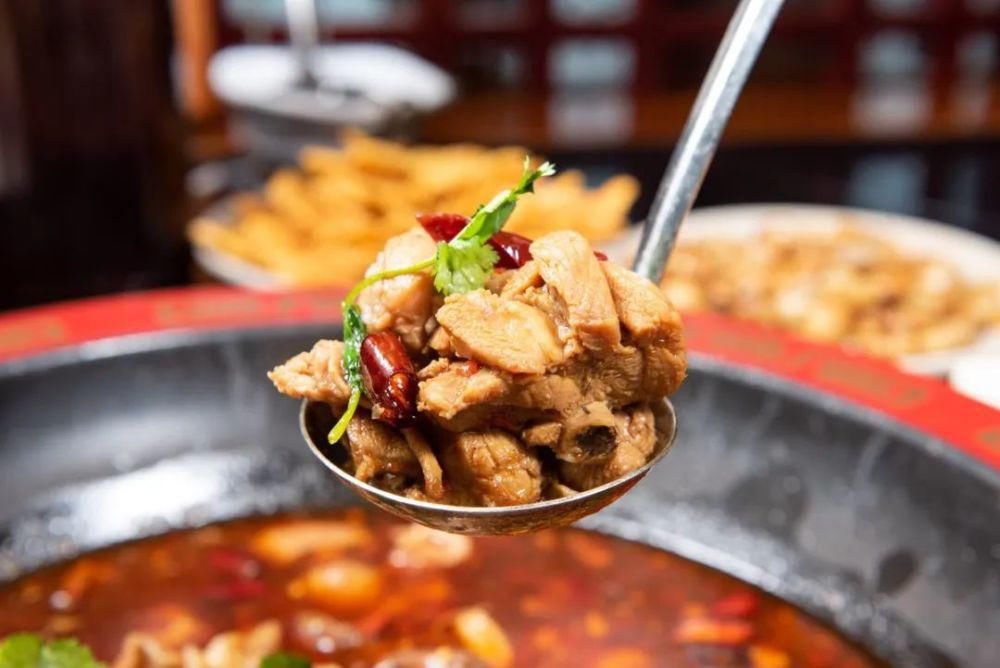 火锅|人均居然30+!红桥这家肥肠鸡火锅,吃出“黑科技”!吃到扶墙出~