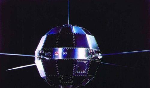 东方红 东方红一号还在轨运行,失去动力50年,它为何“永不落”