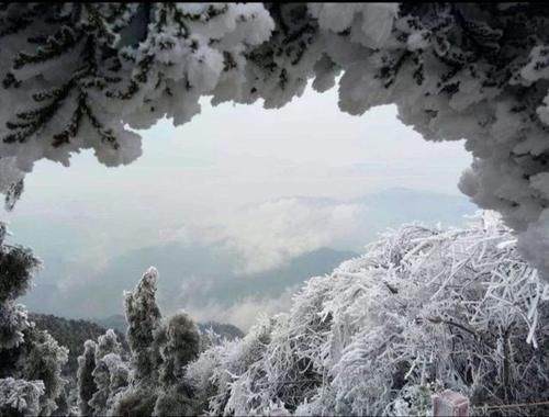 南方人在等雪，而这里没下雪却能看雪景。