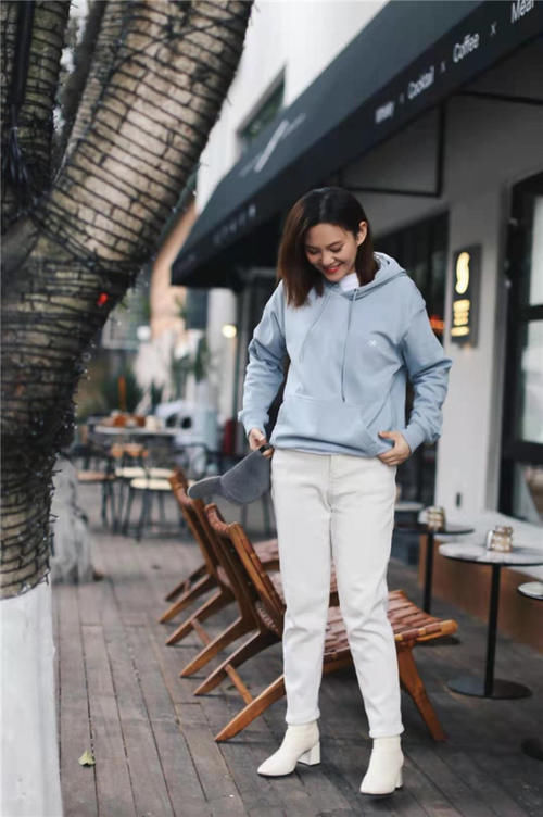 女人到了中年，最好少穿这3种颜色，不是显老就是装嫩，快自查！