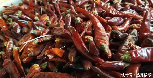 川菜厨师教你做红油的秘技,红油很香,可以在家煮