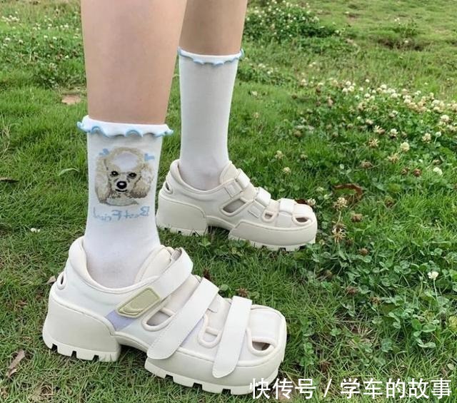 脚背 是时候穿凉鞋了!今年流行这几款,清凉显脚小!