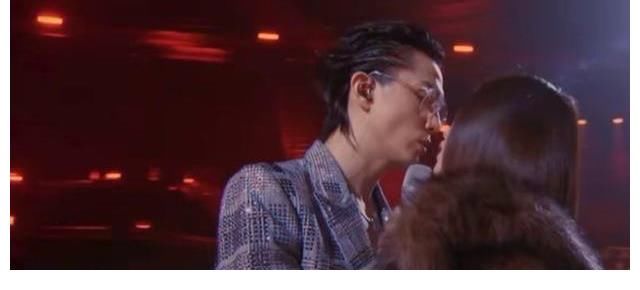 《披荆斩棘的哥哥》戚薇，李承铉一个动作引全场尖叫，陈小春第一