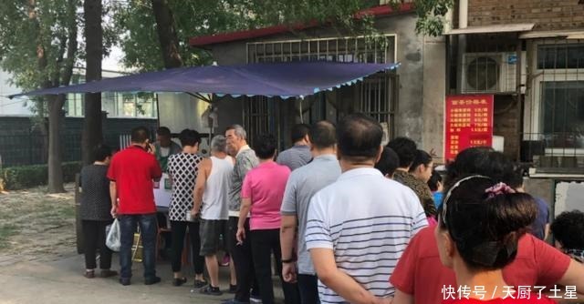 天津的老味特色小吃,传承了三代,不少人排队半小时就为吃这一口