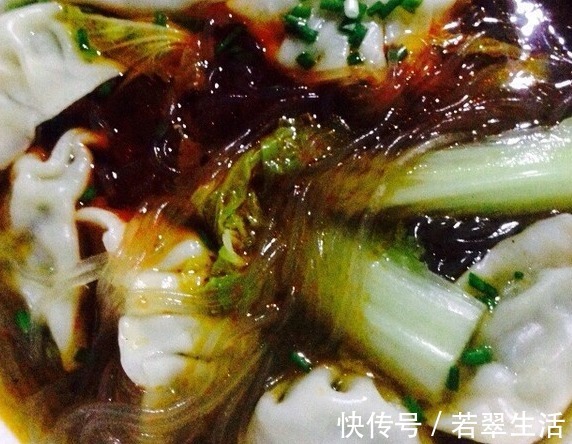 好吃|煮冻饺子，别直接下锅煮！大厨教你三招，饺子嫩滑好吃，不破皮