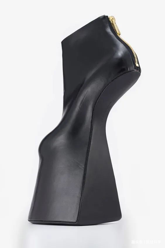 纯天然#一组脑洞大开的奇葩鞋子，设计师的创意实在让人看不懂！