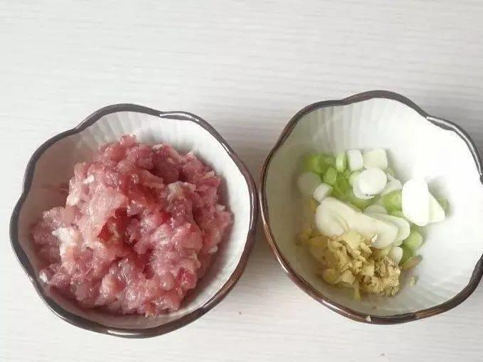 包菜焯水|包菜换种做法,比手撕包菜还香,又香又下饭!美味可口,非常美味