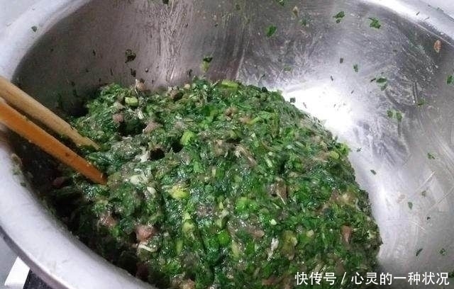 包饺子|用它包饺子比肉馅好吃百倍，它被称为神仙草，常吃提神醒脑