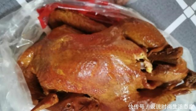 天津这家排队最凶熏鸡小店,排队的大都是老人,称有原来老味道