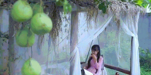 如果說(shuō)李子柒的生活對(duì)我們不切實(shí)際,那她穿的衣服我們倒能學(xué)學(xué)