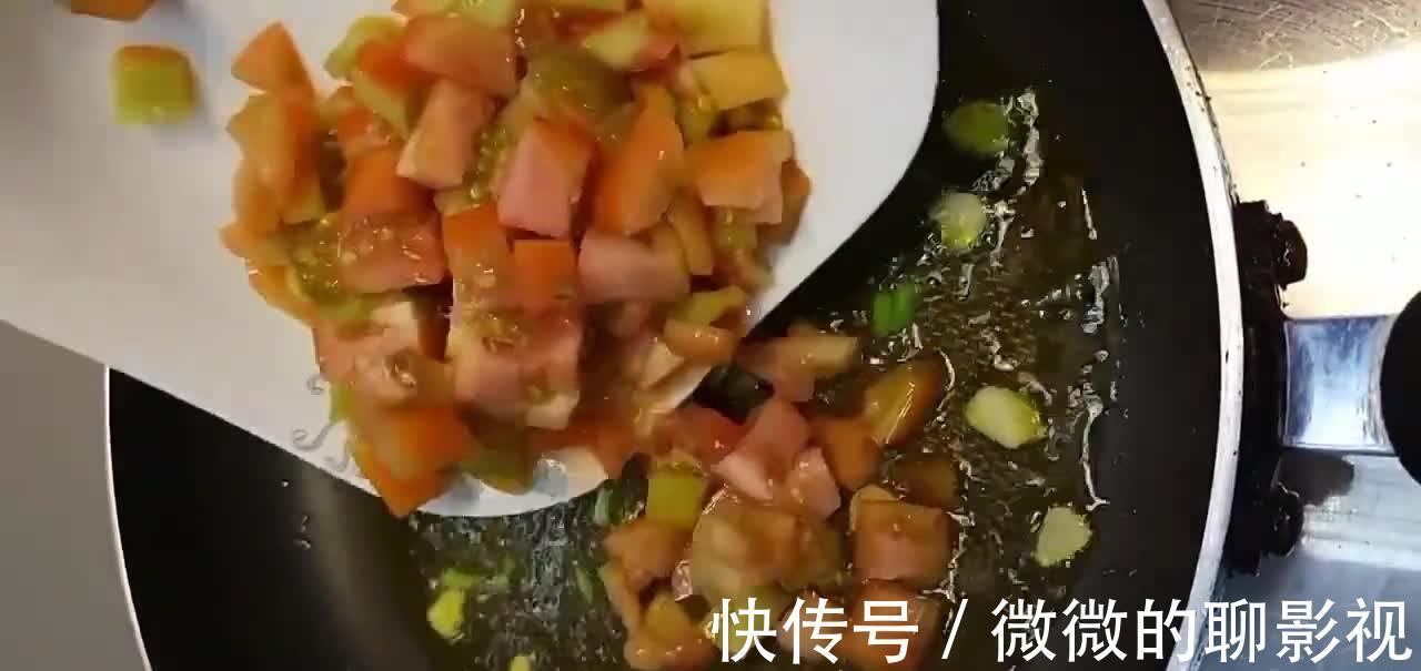 深夜食堂不知道吃什么？试试西红柿鸡蛋浓汤捞面，汤浓酸甜味美！