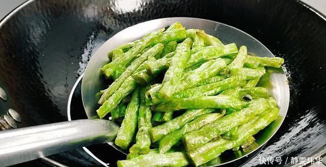 炒豆角很多人做错了，大厨教你正确做法，好吃到停不下来