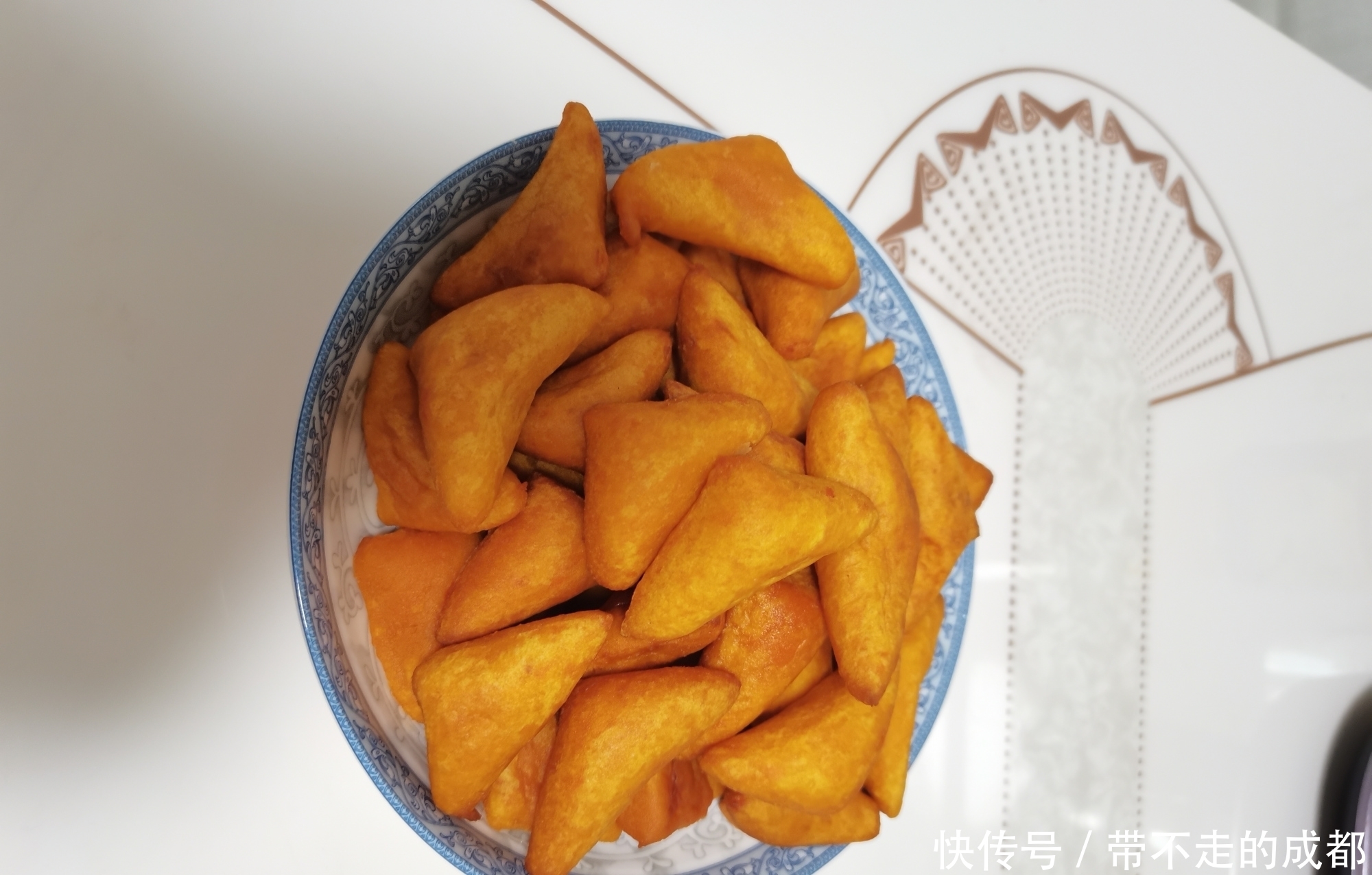 立冬|立冬前后,这美食正新鲜,上笼一蒸一炸,软糯香甜,比吃肉还过瘾