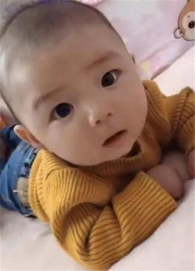 嫌弃|“黑脸宝宝”被全家人嫌弃,两个月后完美逆袭,宝妈:幸好没丢掉