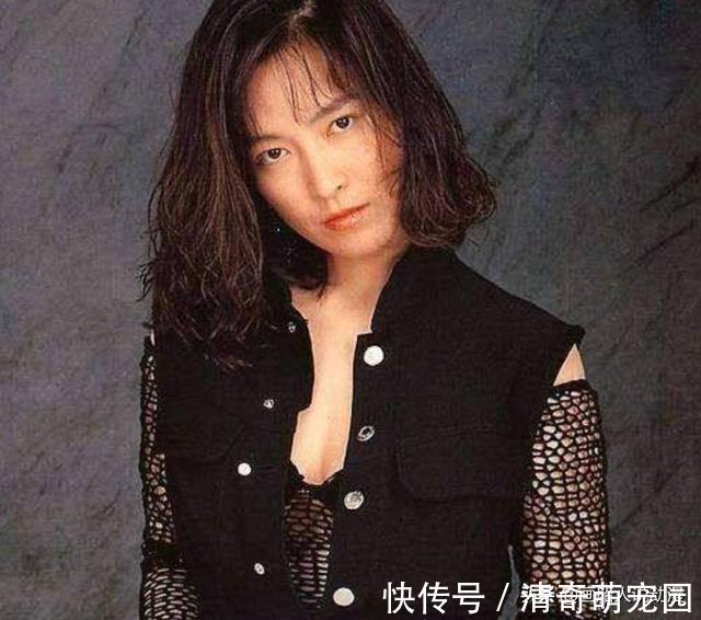 奥特曼|谜题已经解开了，另外的两个石像也是迪迦奥特曼