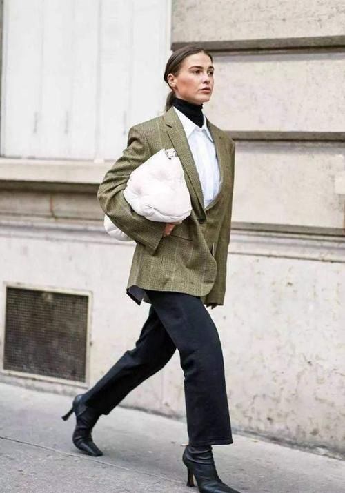 靴子别买太多，有这3双就够了，搭棉袄大衣都好看，显高时髦