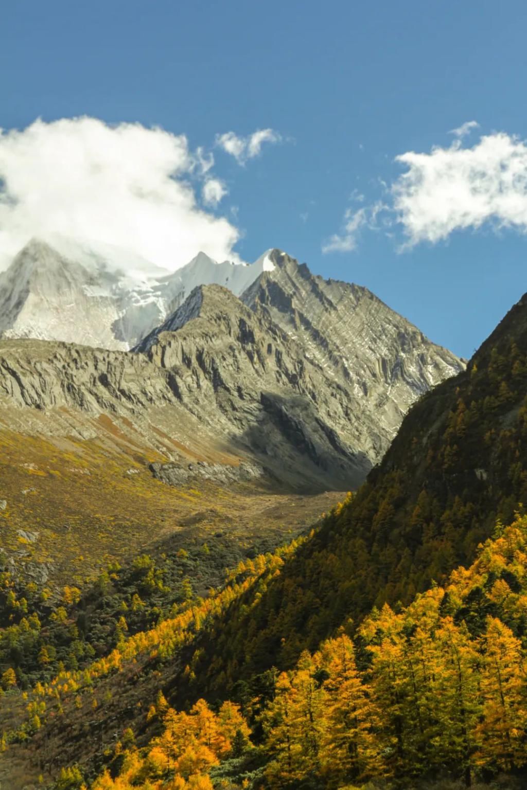 那片理想乐土|中国又一“人间天堂”爆火！左手峡谷，右手雪山！