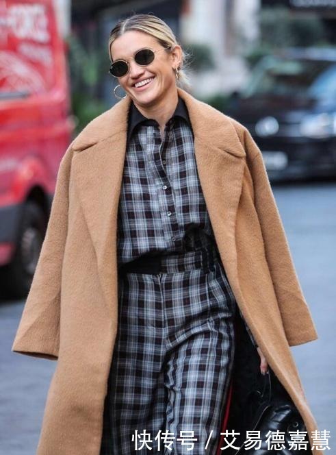 女人|女人过了45岁,买大衣尽量避开这4种廉价色,俗气显老谁穿谁丑