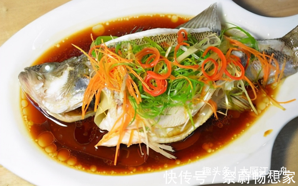料酒|不管蒸什么鱼,切记不要放精盐和料酒,教你一招,鱼肉鲜嫩无腥味