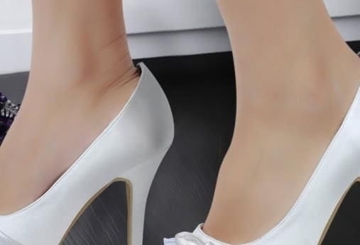 伤害|经常穿高跟鞋的3大伤害,现在知道还不晚,以后一定要注意了