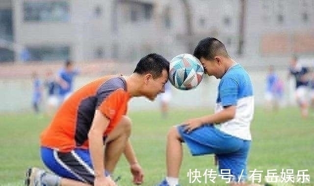 撕毁|14岁女孩5年手写30万字小说,被亲爸发现后撕毁,还说“为你好”