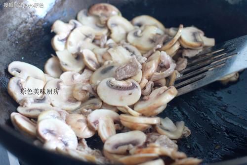 做法|口蘑像这样简单一做,口感鲜美又下饭,家庭餐桌不可少