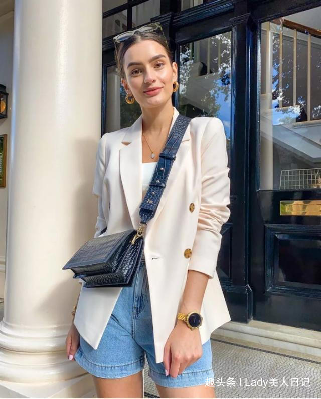 领口 每个脸型都有适合的耳环类型,戴对款式提升气质,教你4种戴法